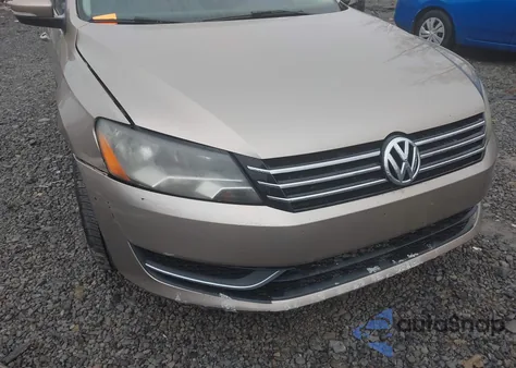 2015 Volkswagen Passat 1.8T S z USA, uszkodzony, nr VIN 1VWAT7A3XFC064306